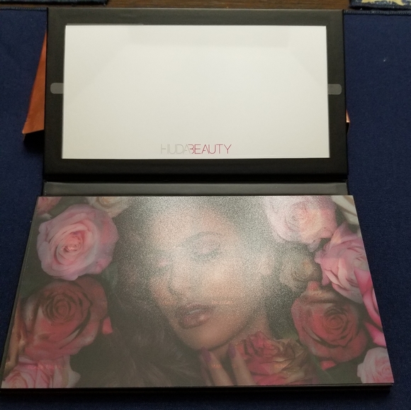 Huda Beauty - Rose Gold Palette remastered - Picture 3 of 6